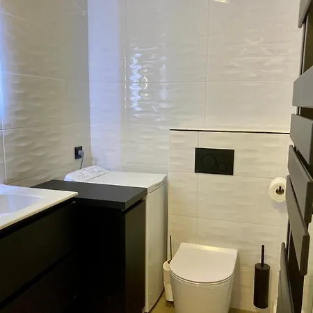 Neuf Parking Piscine A * Κάννες