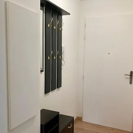 Neuf Parking Piscine A * Κάννες