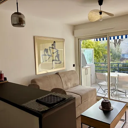 Studio Cuisine Parking Piscine A Cannes * Канны