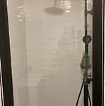 Neuf Parking Piscine A Κάννες