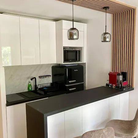 Neuf Parking Piscine à *