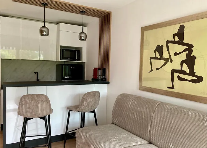 Neuf Parking Piscine A Apartman Cannes