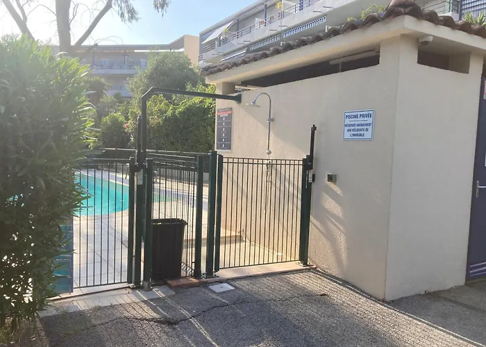 Neuf Parking Piscine A