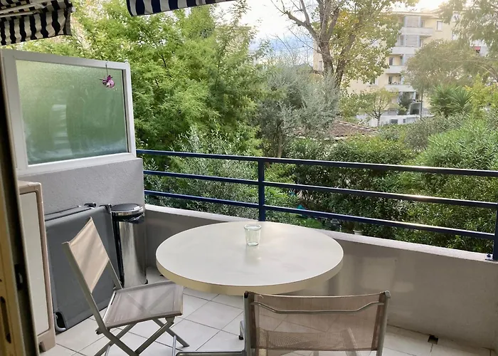 Neuf Parking Piscine A Cannes